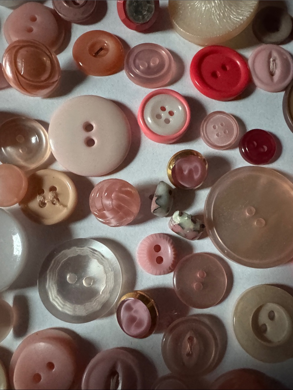 Button Lot- Pink, Purple, & Reds - Picture 3 of 15